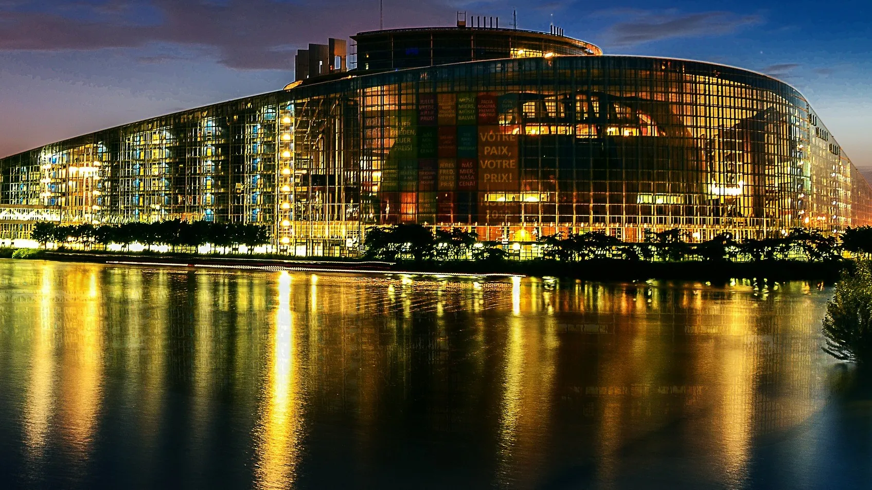 Rubrik_Politik_Recht_c.Pixabay_european-parliament-2224221_1920